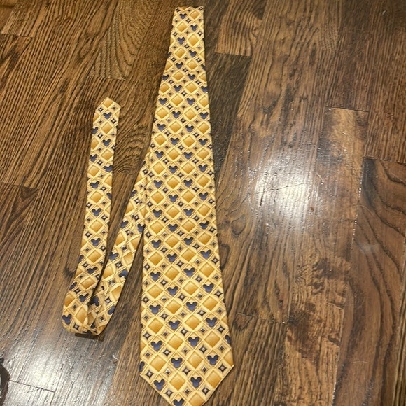 Disney Mickey Mouse tie - Picture 1 of 3